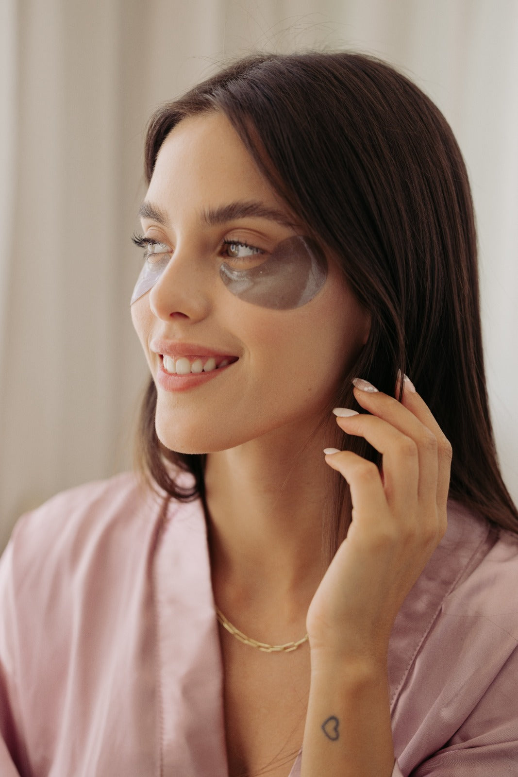 Black solution hydrogel eye patches – Parches hydrogel ojeras de cansancio