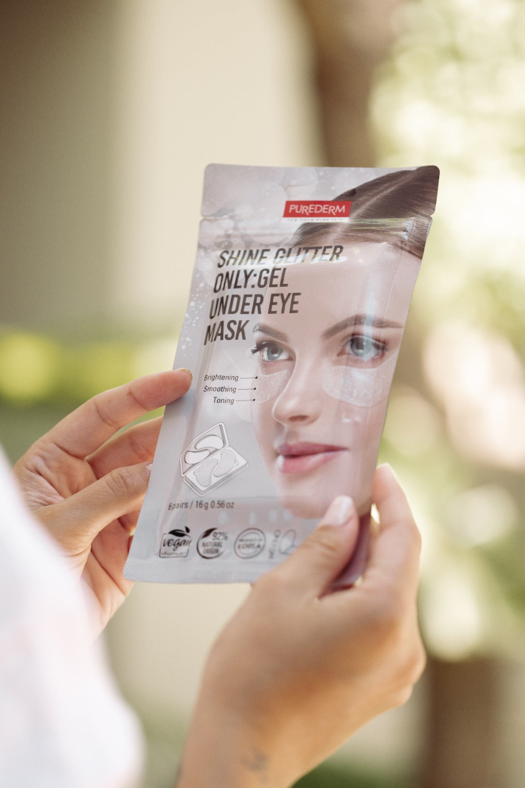 Shine glitter only:gel under eye mask